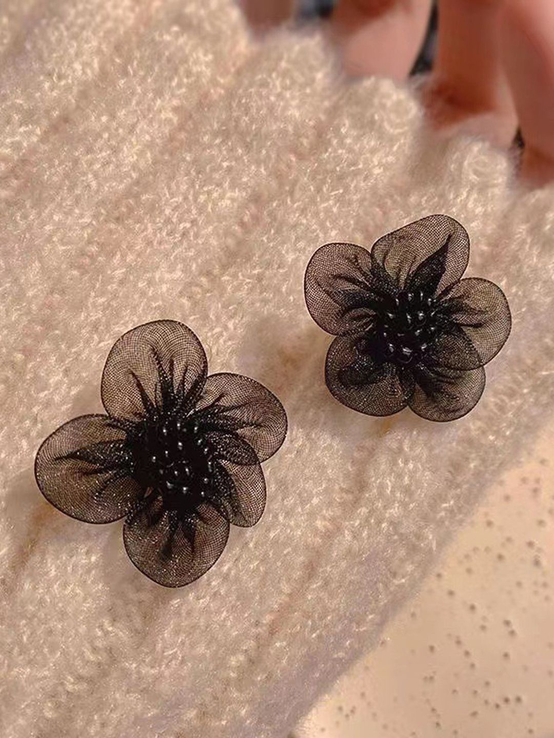 

KRENOZ Floral Design Lace Studs, Black