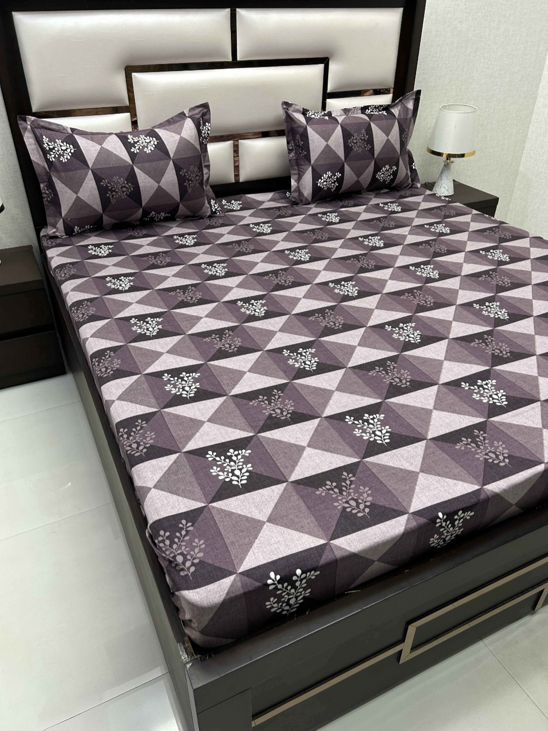 

Pure Decor Purple & White Geometric 330 TC Pure Cotton King Bedsheet With 2 Pillow Covers