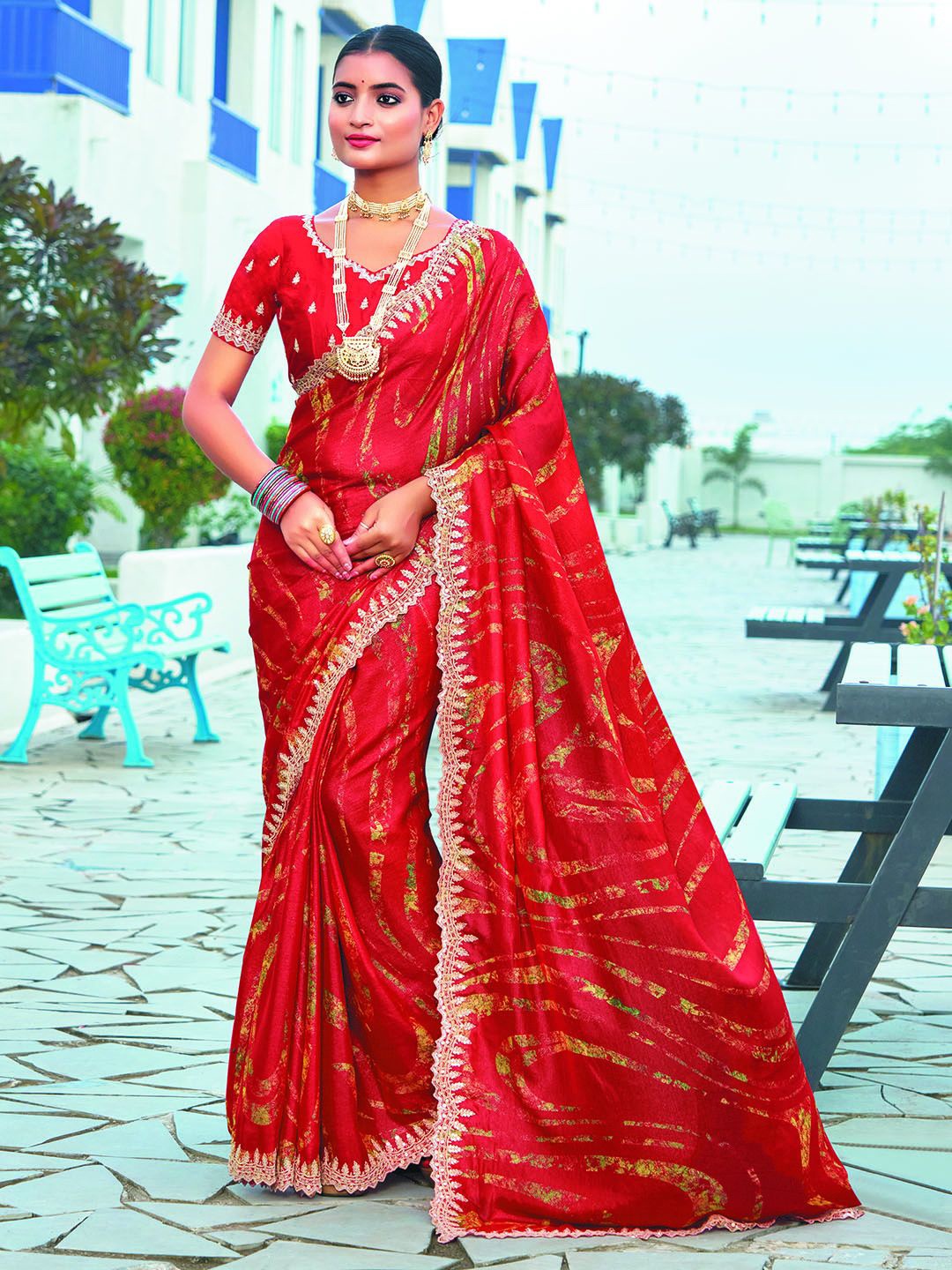 

Mitera Abstract Dyed Embroidered Saree, Red