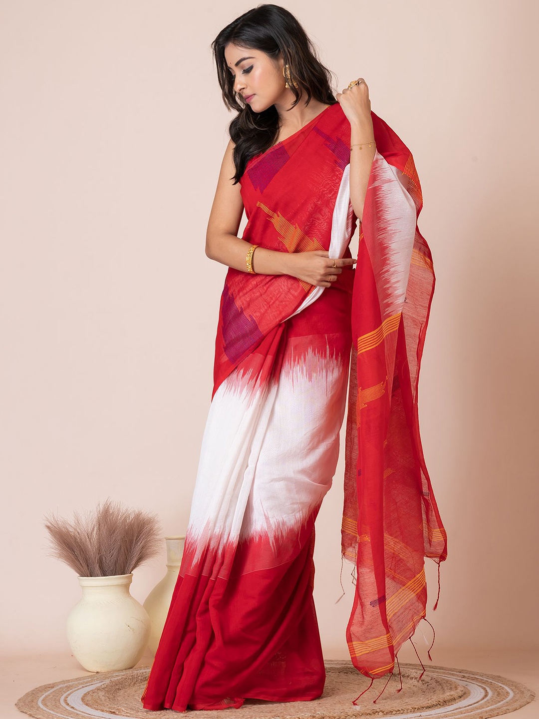 

HOUSE OF ARLI Woven Design Ikat Saree, White