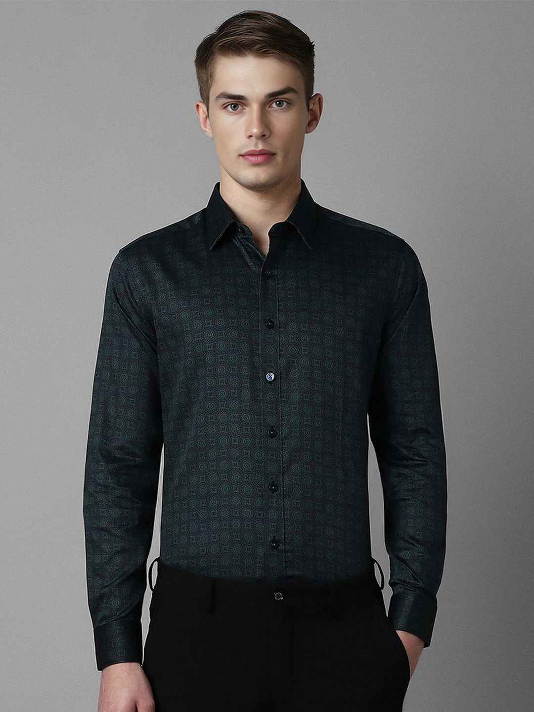 

Louis Philippe Men Spread Collar Geometric Printed Cotton Slim Fit Formal Shirt, Green