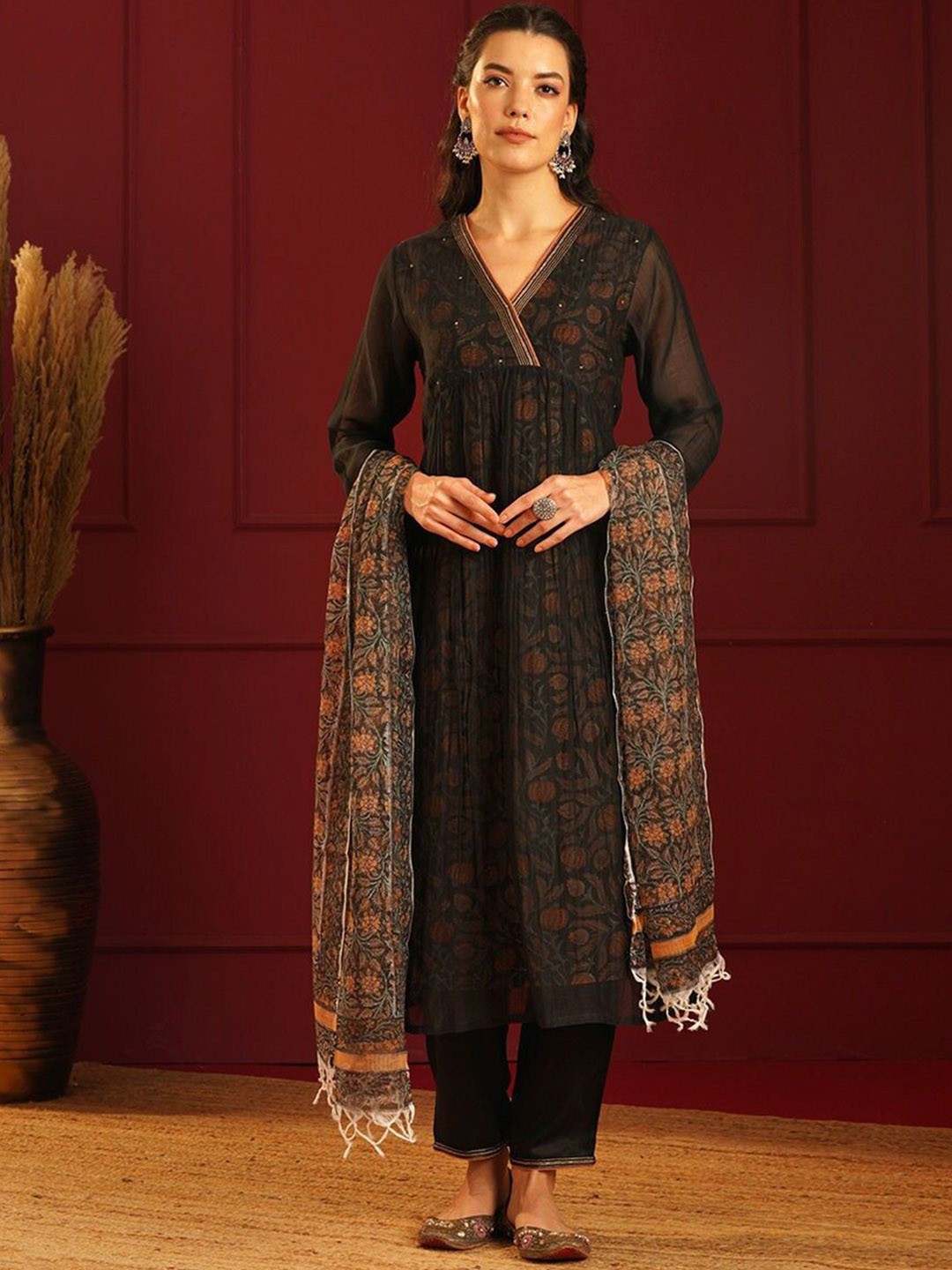 

JAYPORE Ethnic Motifs Printed Sequinned Empire V-Neck Cotton Silk A-Line Kurta, Black