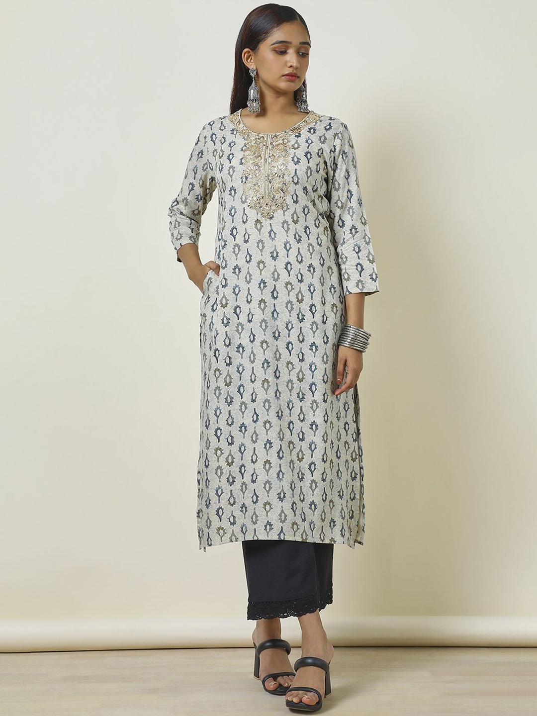 

Soch Biege Geometric Embroidered Zari Straight Kurta, Beige