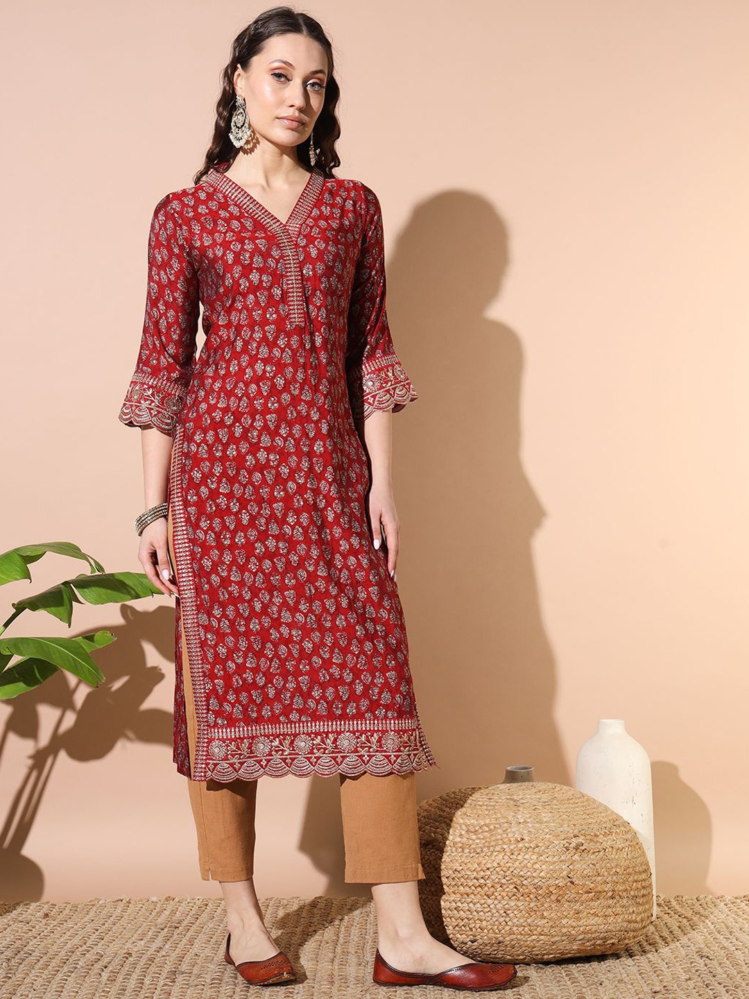 

VESH Floral Printed V Neck Straight Kurta, Red