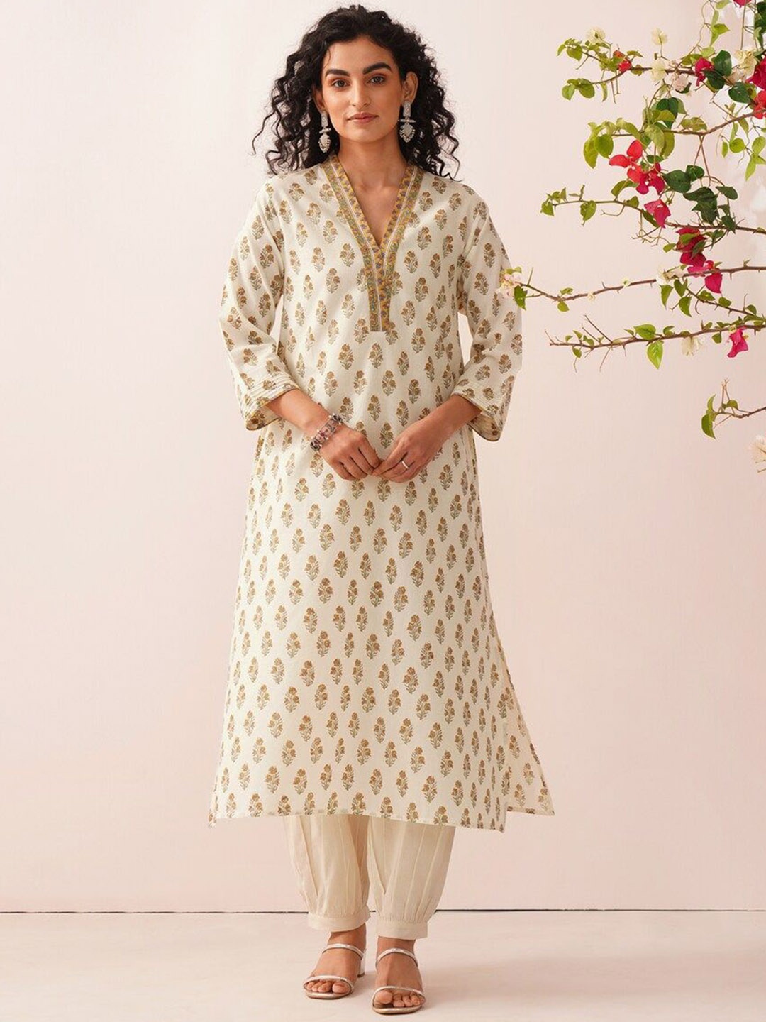 

JAYPORE Floral Printed Pure Cotton Straight Kurta, White