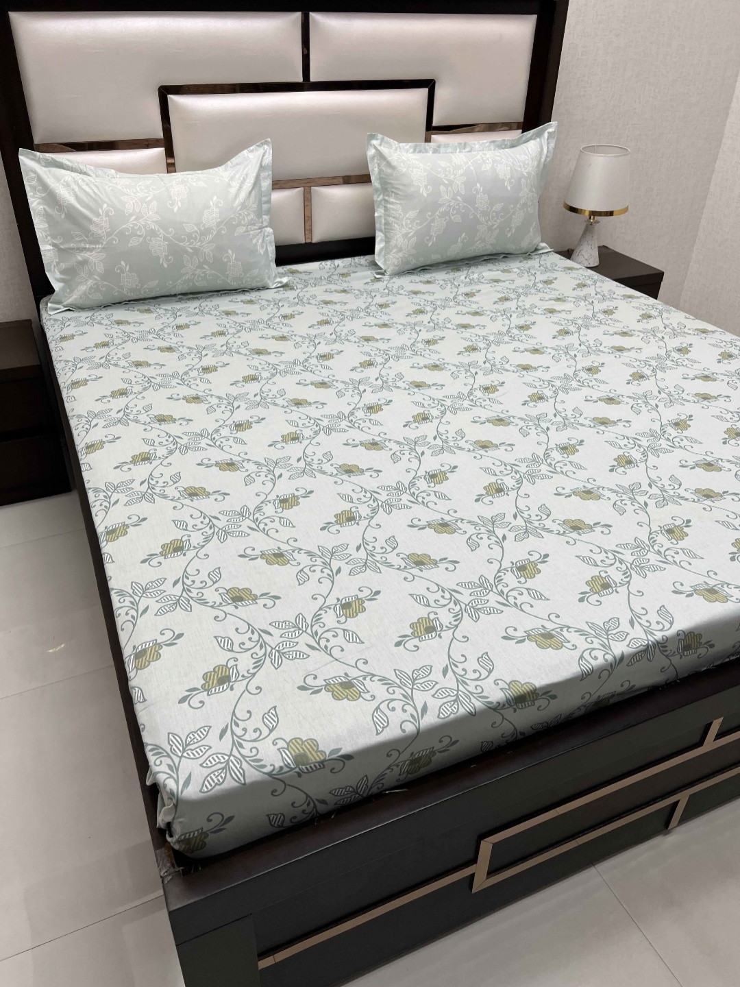 

Pure Decor Lifestyle Grey & White Floral Cotton 250 TC King Bedsheet with 2 Pillow Covers