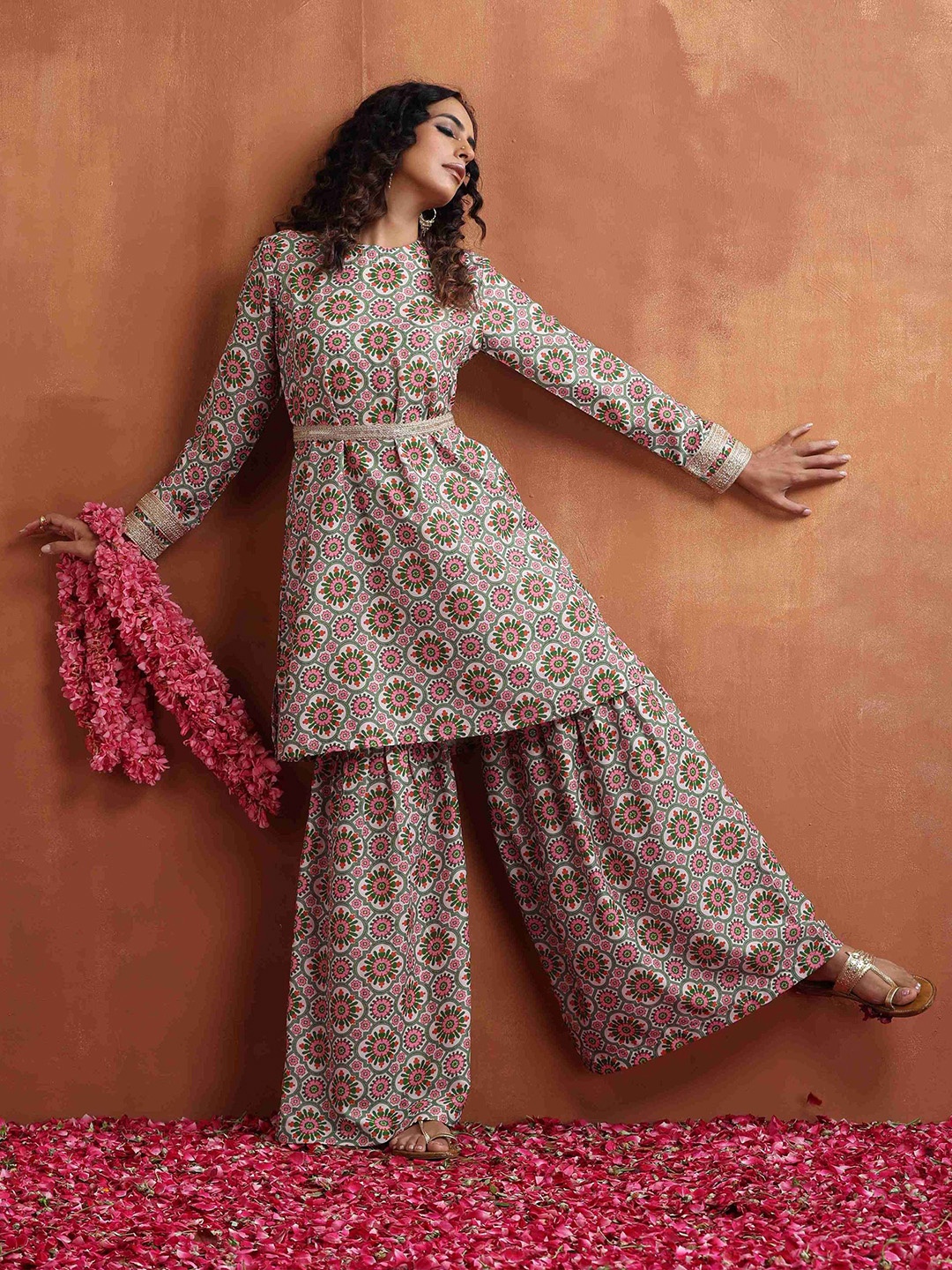 

trueBrowns Ethnic Motifs Printed Gotta Patti Straight Kurti With Sharara, Off white