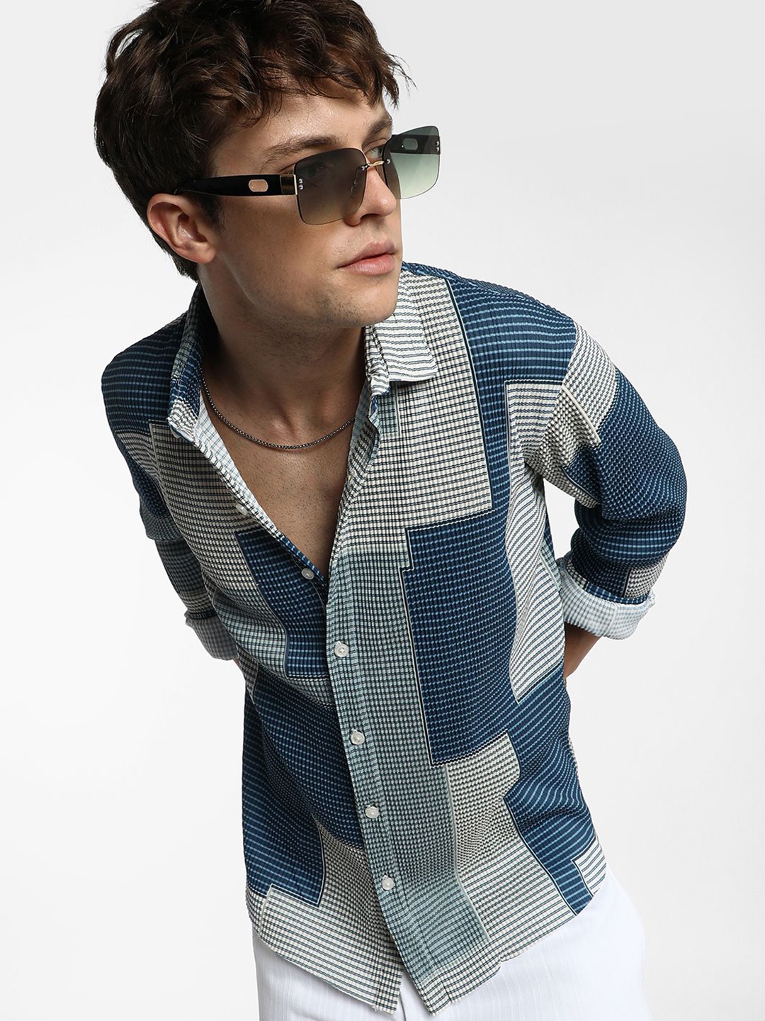 

Campus Sutra Men Comfort Spread Collar Abstract Printed Casual Shirt, Blue