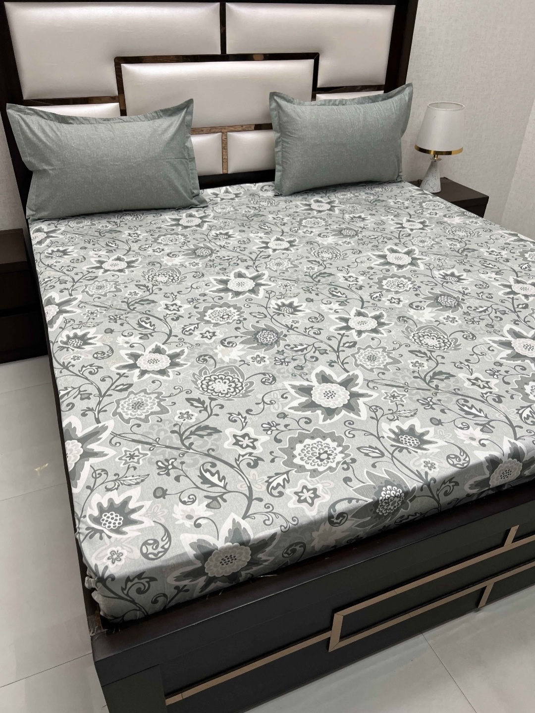 

Pure Decor Lifestyle Grey Printed Pure Cotton 250 TC King Bedsheet & 2 Pillow Covers