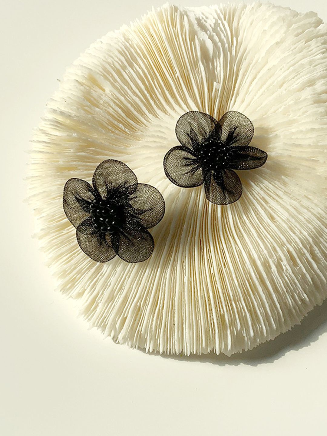 

FIMBUL Floral Studs Earrings, Black