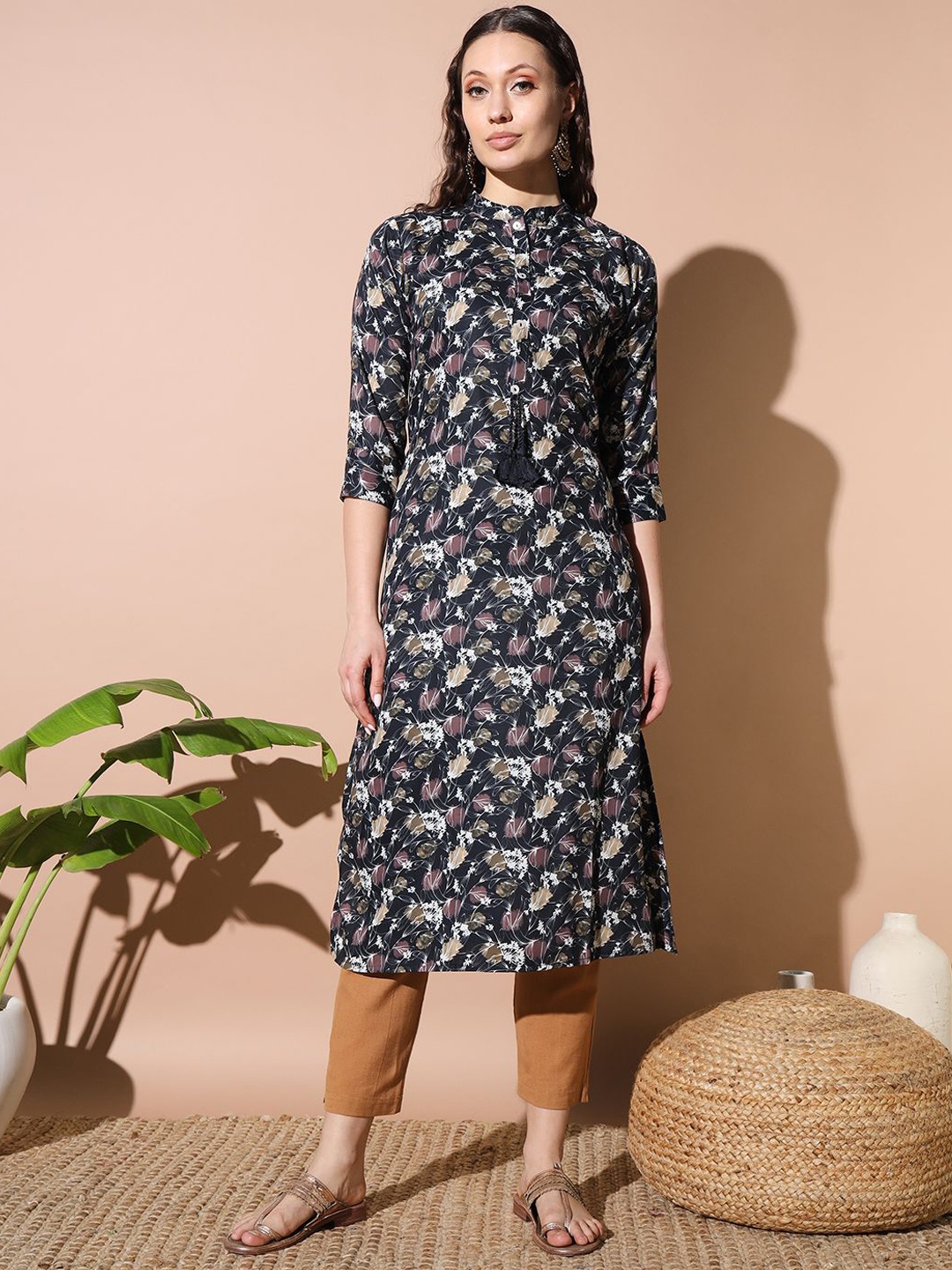 

VESH Floral Printed Linen Cotton Straight Kurta, Black