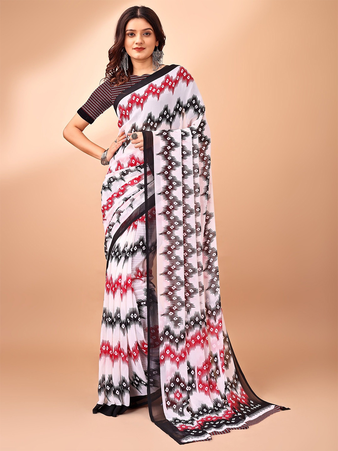 

Leelavati Abstract Printed Saree With Blouse Piece, White