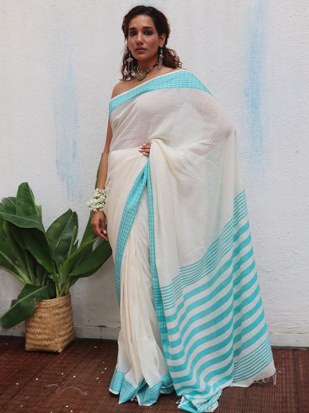 

Chidiyaa Striped Jamdani Saree, White