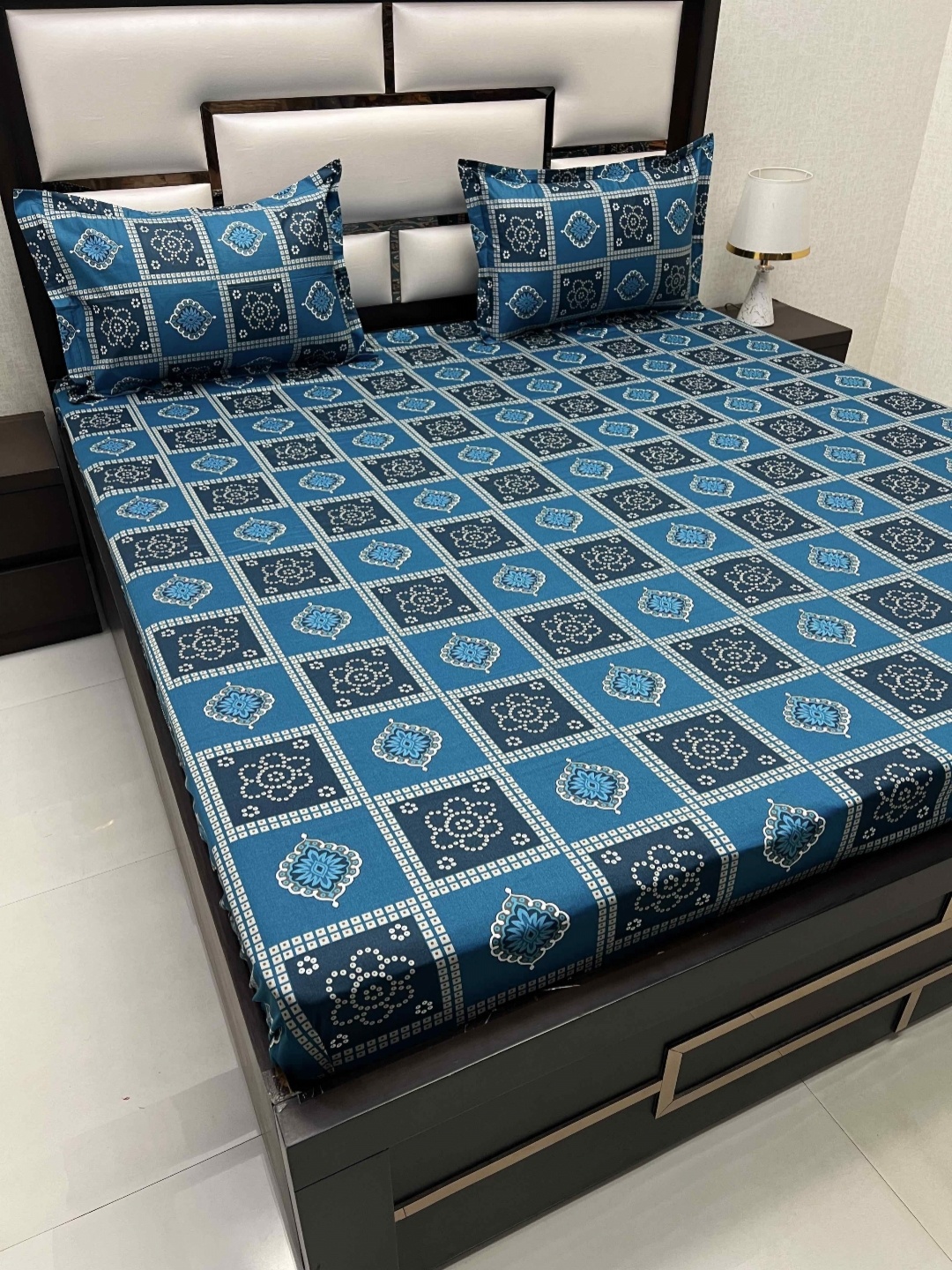 

Pure Decor Blue & White Ethnic Motifs Pure Cotton 300TC King Bedsheet with 2 Pillow Covers