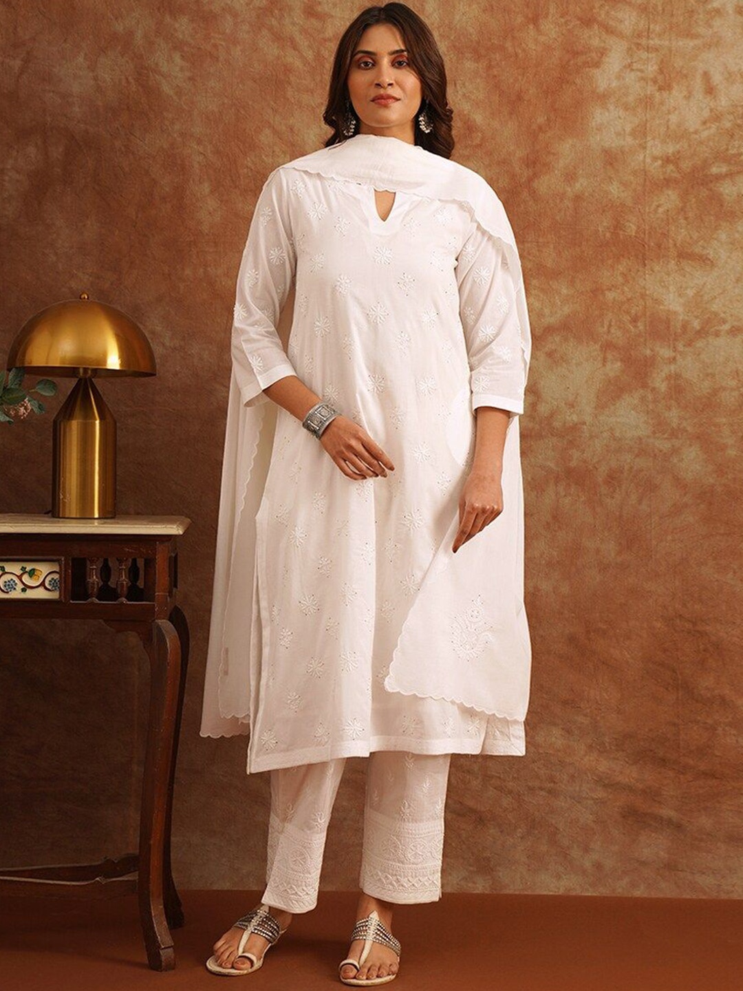 

JAYPORE Ethnic Motifs Embroidered Regular Cotton Chikankari Straight Kurta, White