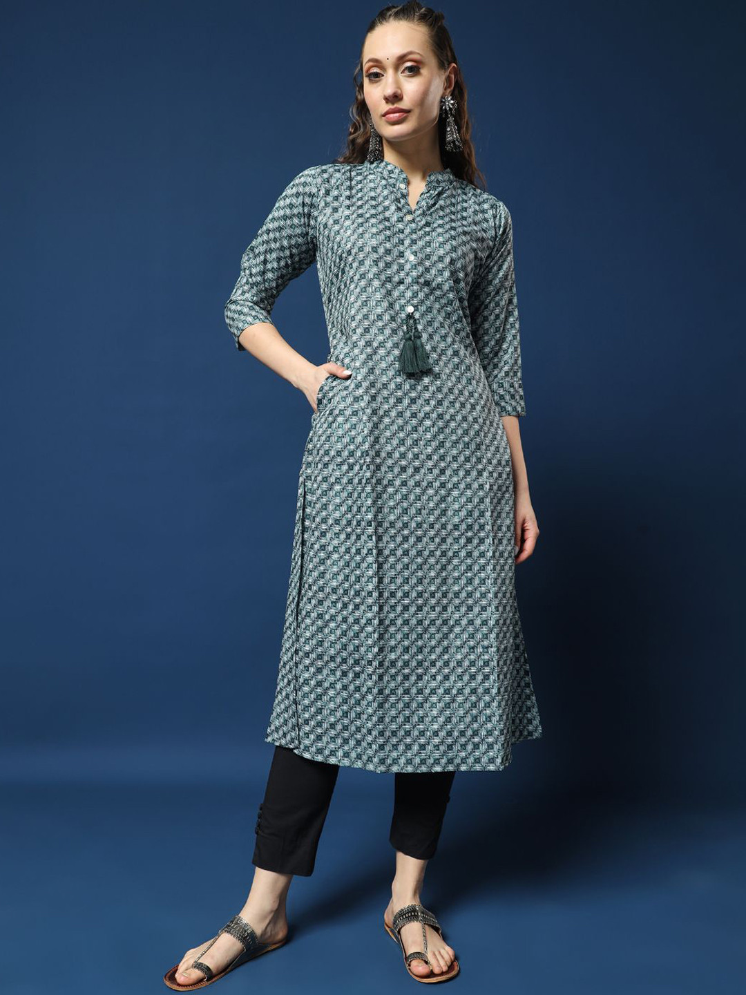 

VESH Geometric Printed Mandarin Collar Neck Three-Quarter Sleeves Regular Kurta, Teal