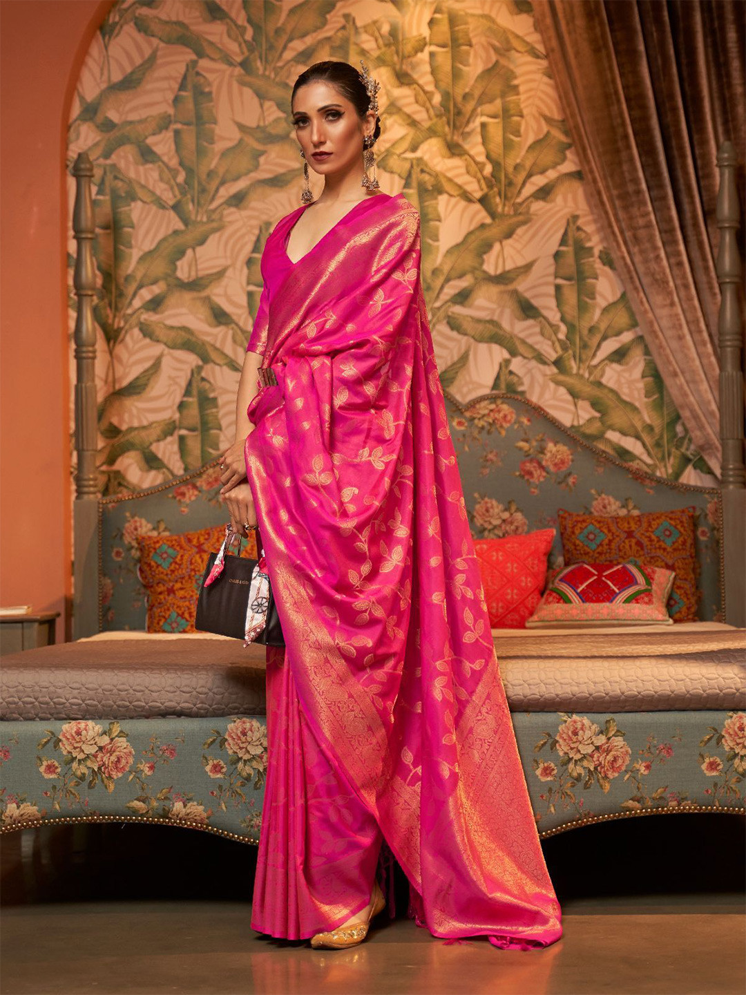 

ODETTE Ethnic Motifs Woven Design Zari Saree, Pink