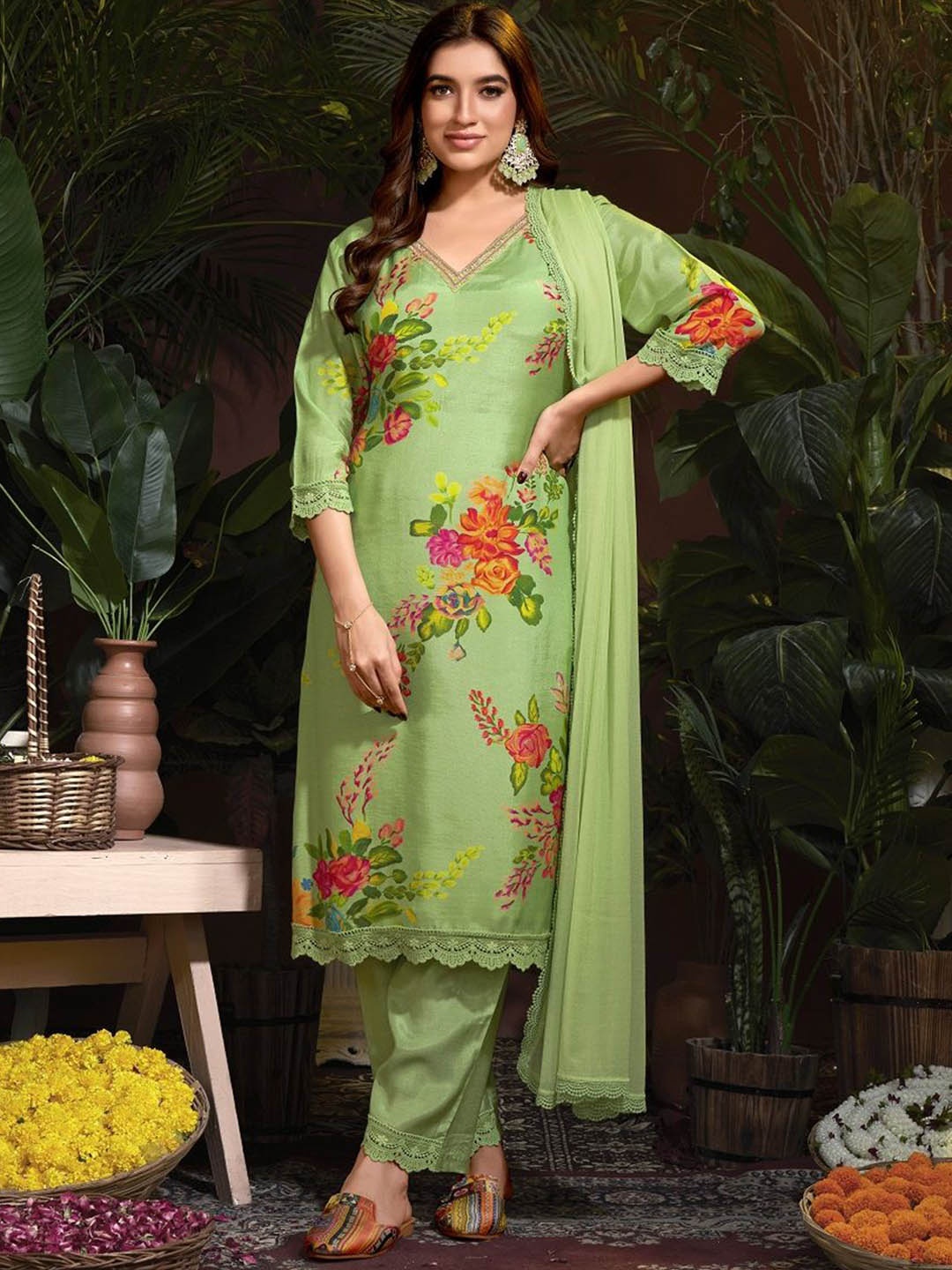 

JIVORA Women Floral Printed Regular Kurti with Pyjamas & With Dupatta, Green