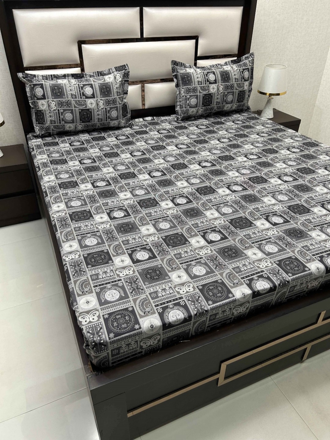 

Pure Decor Black & Grey Ethnic Motifs Pure Cotton King Bedsheet with 2 Pillow Covers