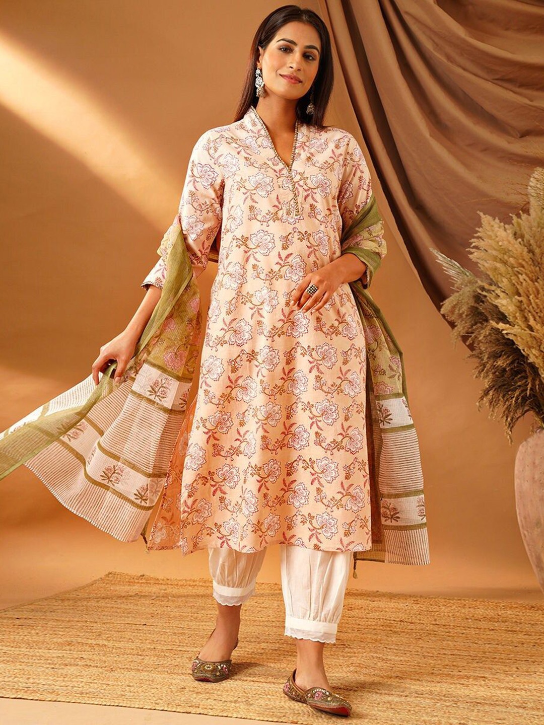 

JAYPORE Floral Printed A-Line Kurta, Pink