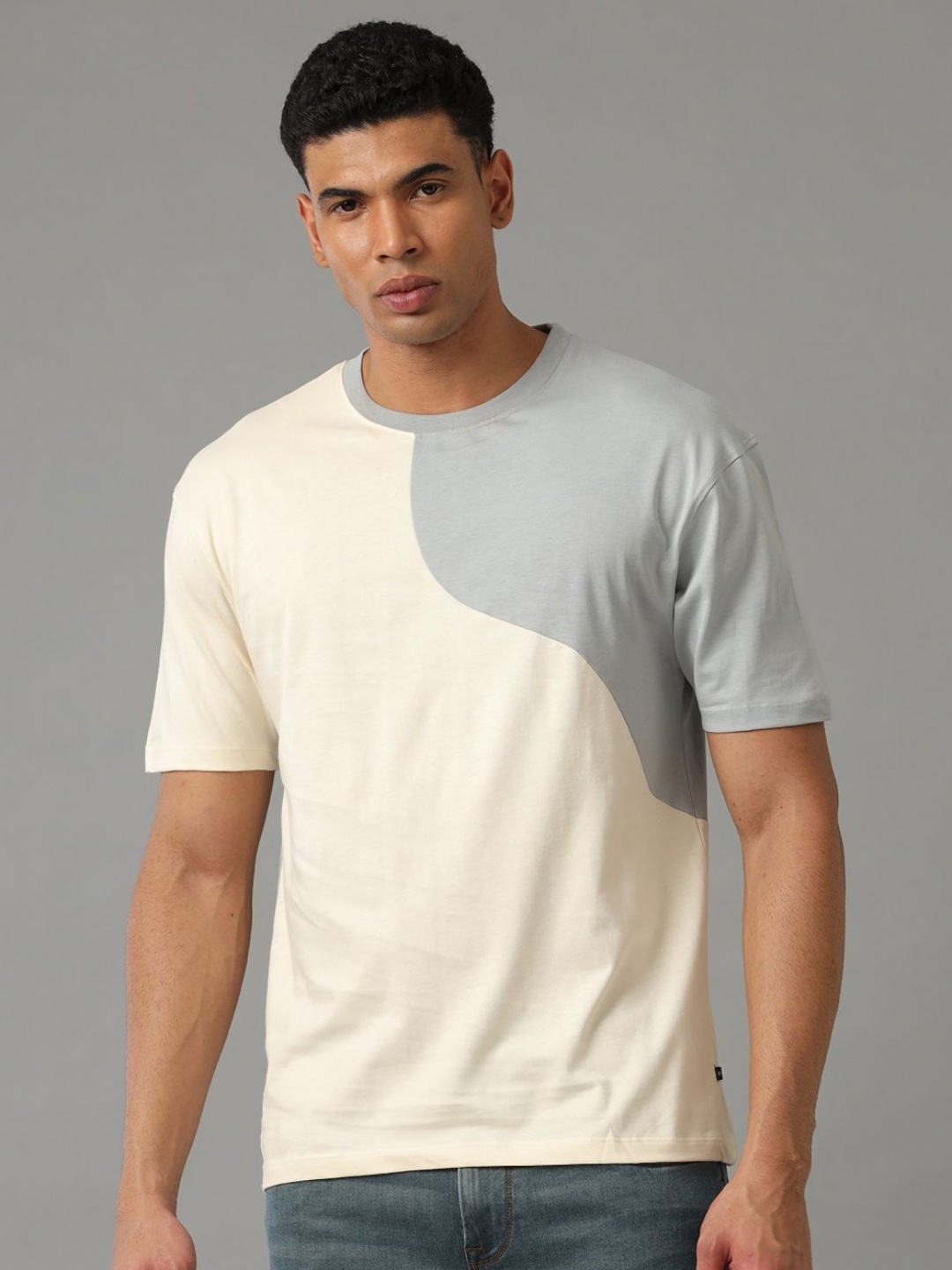 

Voi Jeans Men Colourblocked Round Neck Cotton Boxy T-shirt, Off white