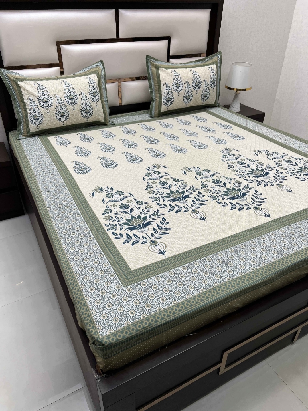 

Pure Decor Beige & Blue Printed 350 TC Pure Cotton Super King Bedsheet & 2 Pillow Covers