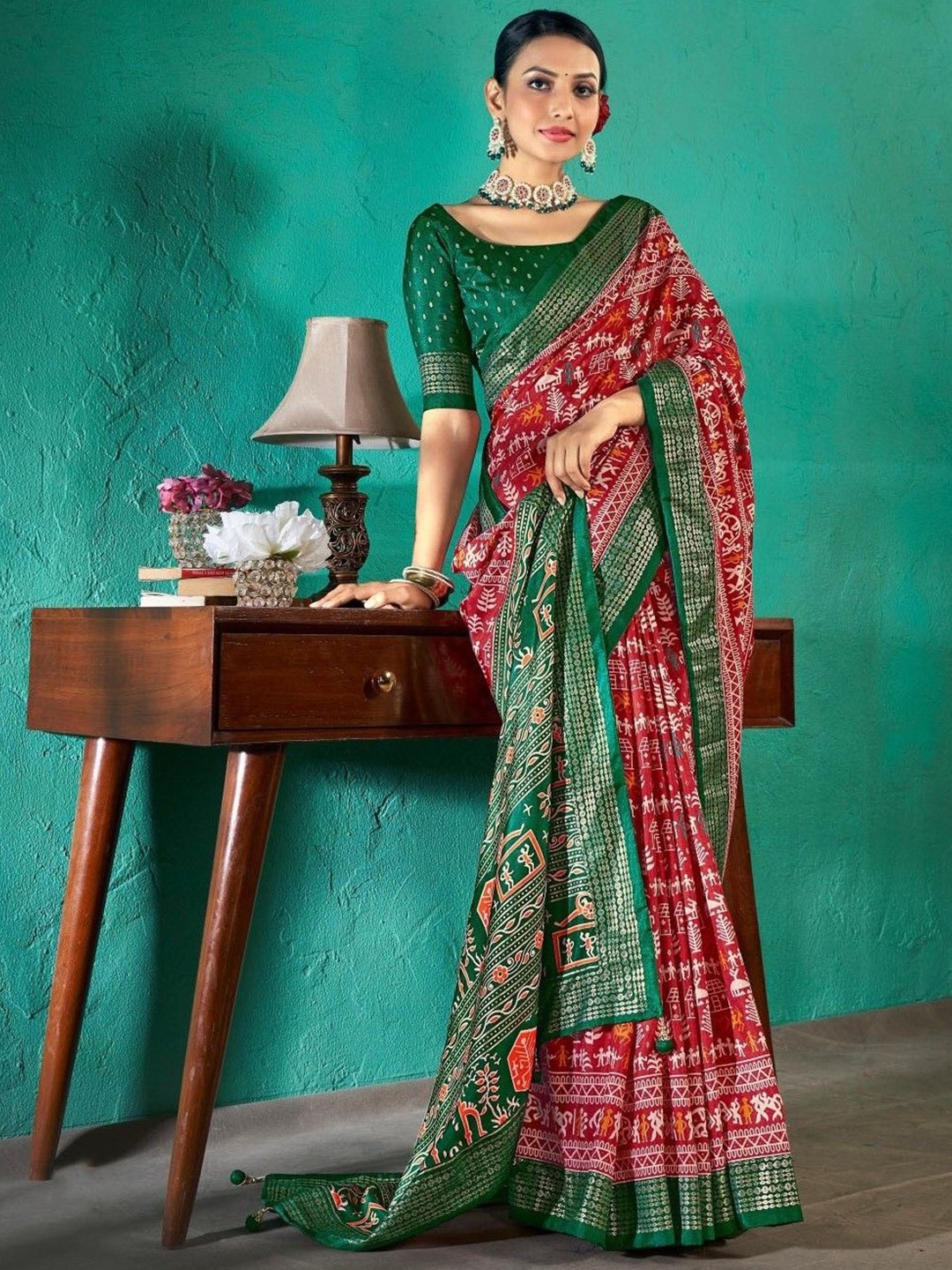 

DIVASTRI Silk Blend Designer Floral Printed Saree, Red