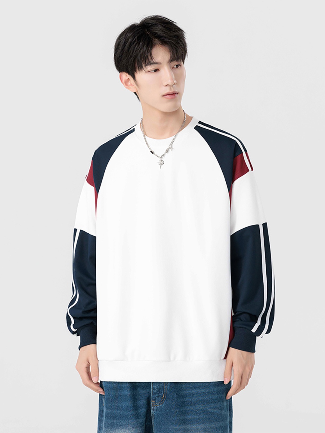 

StyleCast x Revolte Men Round Neck Colourblocked Sweatshirt, White