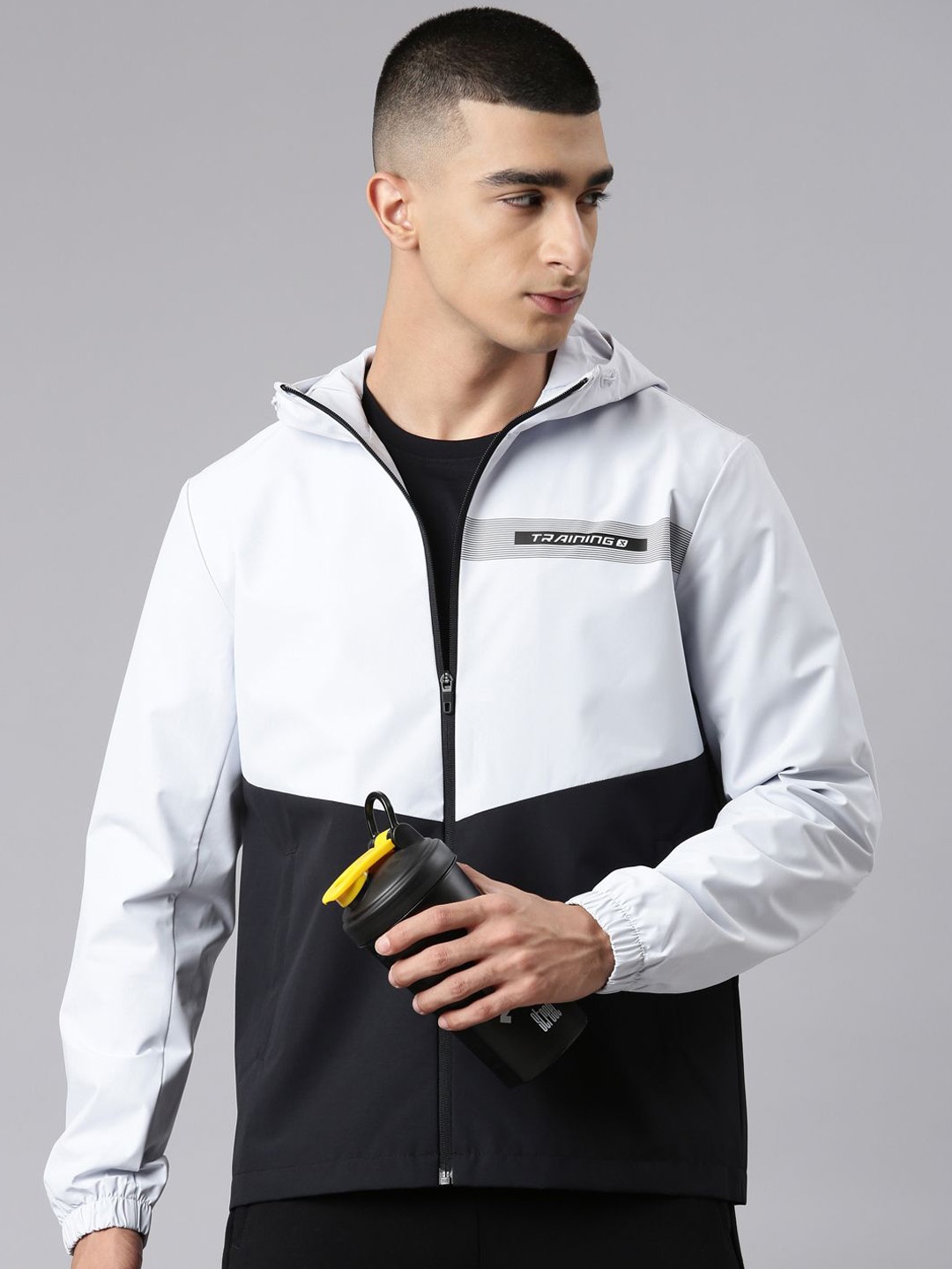 

Xtep Men Colourblocked Hooded Windcheater Training or Gym Sporty Jacket, Grey