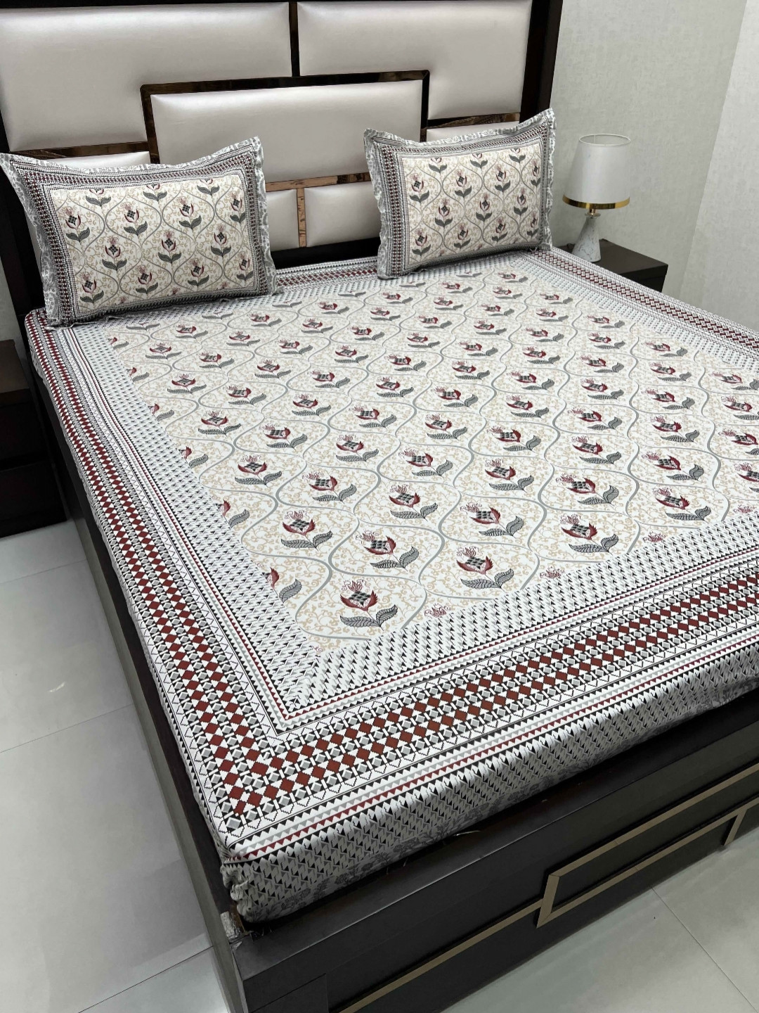 

Pure Decor Beige & Grey Printed 350 TC Pure Cotton Super King Bedsheet & 2 Pillow Covers