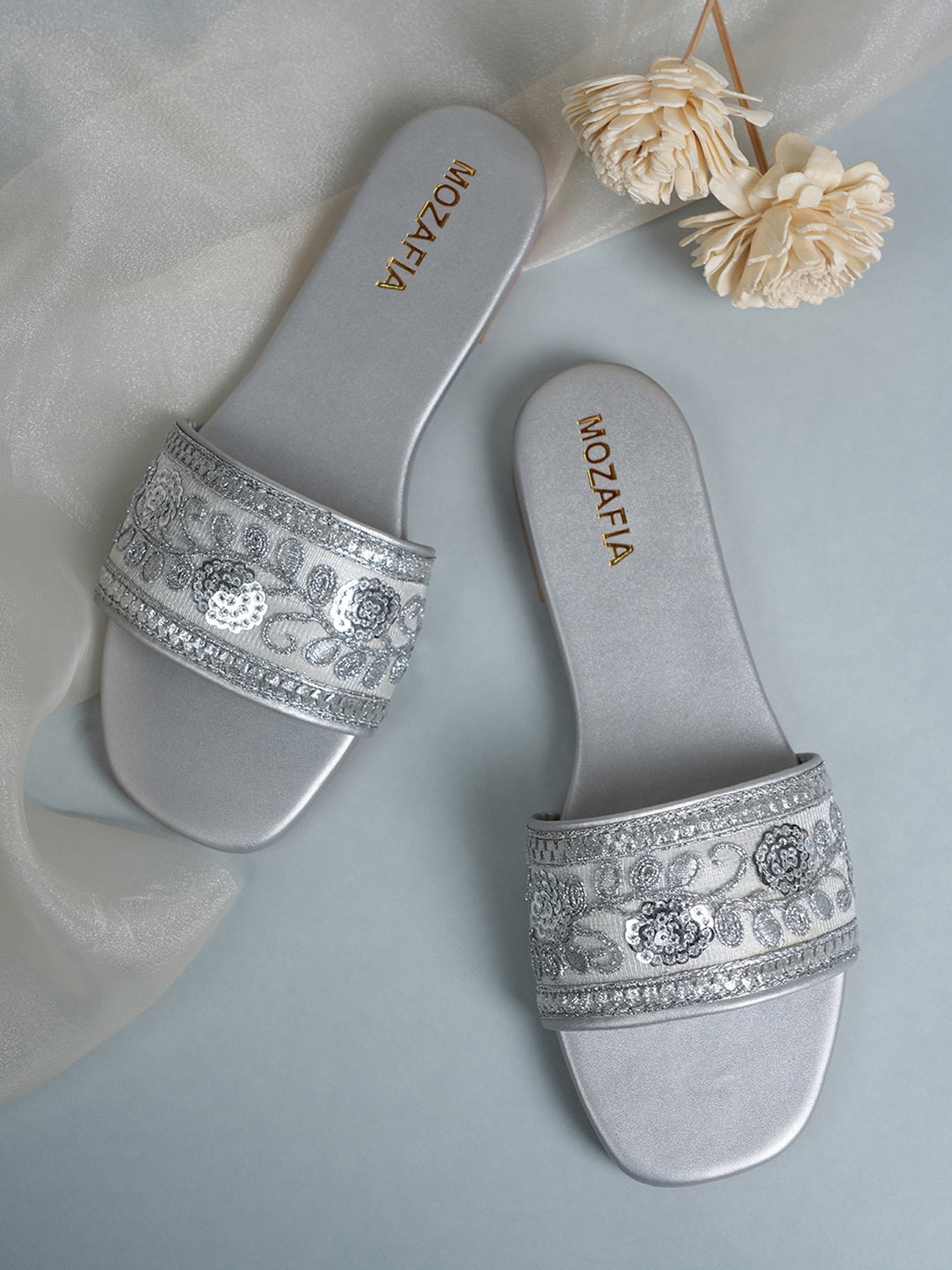 

MOZAFIA Women Ethnic Embellished Open Toe Flats, Silver