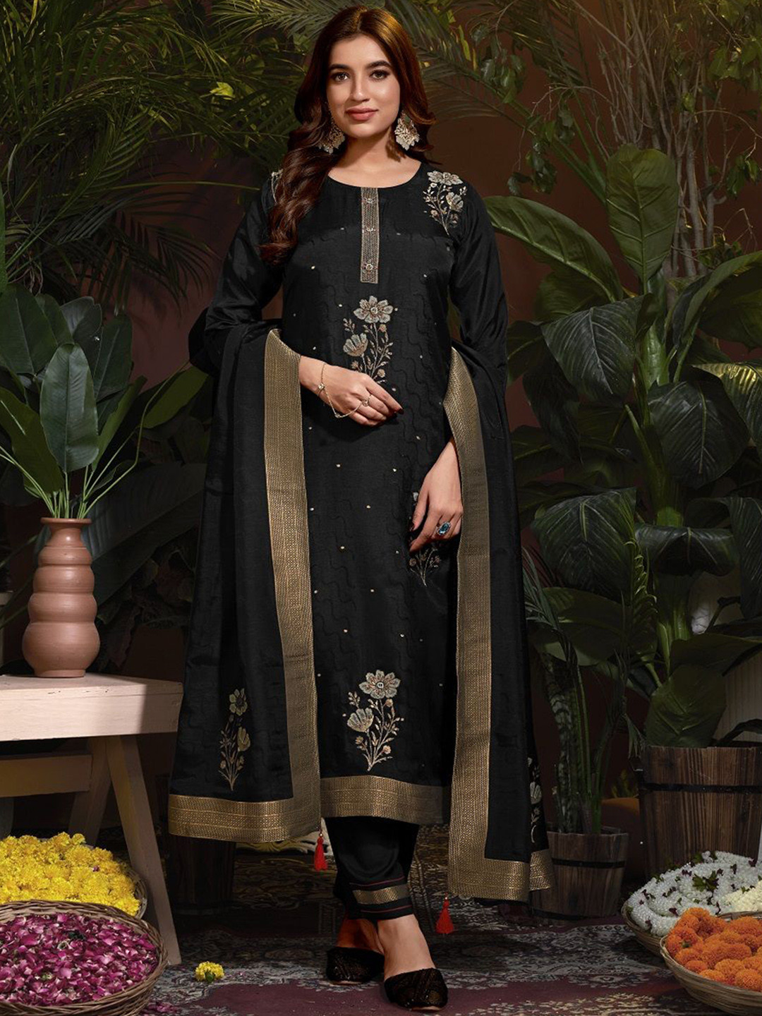 

JIVORA Women Ethnic Motifs Embroidered Regular Thread Work Kurta with Pyjamas & With Dupatta, Black