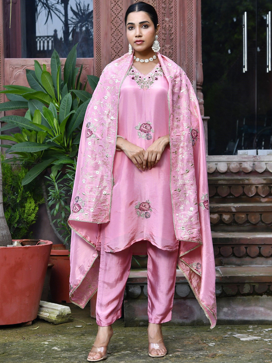 

VAASVA JAIPUR Women Floral Regular Emboidered Thread Work Kurta with Trousers & Dupatta, Pink