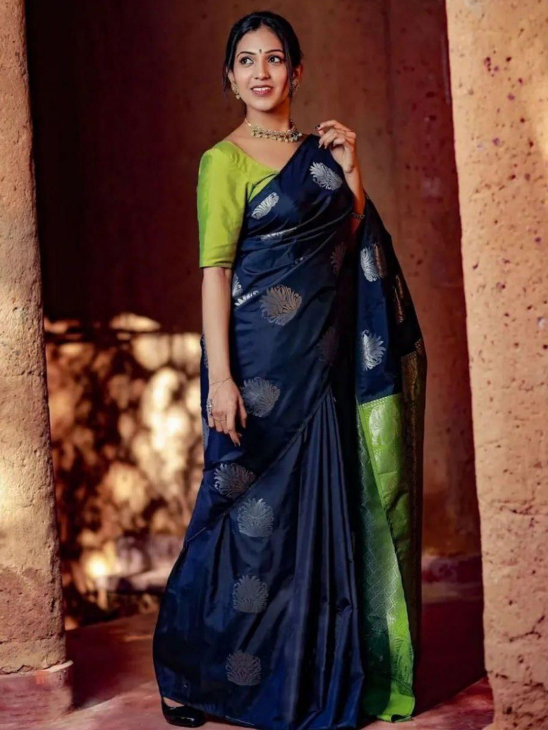 

revika Woven Design Zari Pure Silk Kanjeevaram Saree, Blue