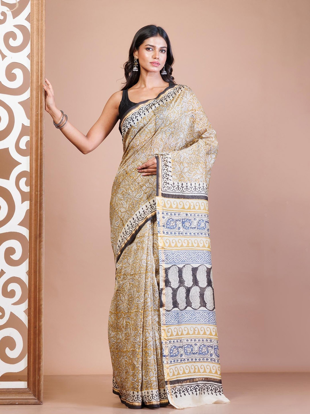 

Unnati Silks Ethnic Motifs Silk Cotton Handloom Chanderi Saree, Yellow