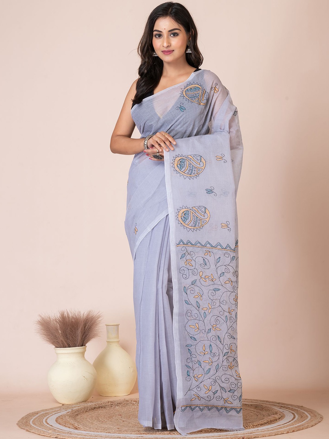 

HOUSE OF ARLI Floral Embroidered Kantha Work Pure Cotton Saree, Grey