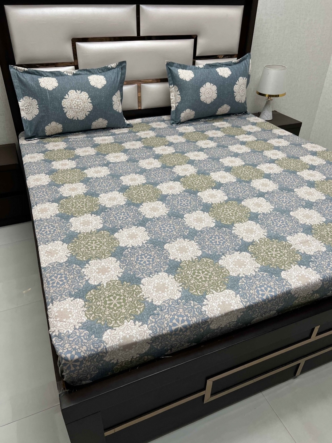

Pure Decor Lifestyle Grey & White Ethnic Motifs Cotton 250 TC King Bedsheet Set