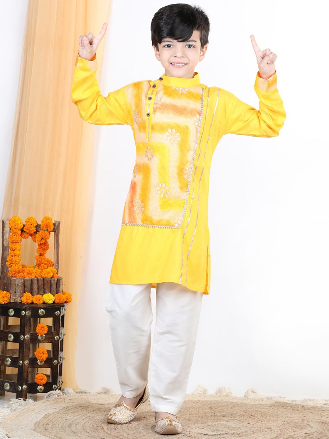 

Here&Now X Kinder Kids Boys Floral Embroidered Thread Work Pure Cotton Kurta with Trousers, Yellow