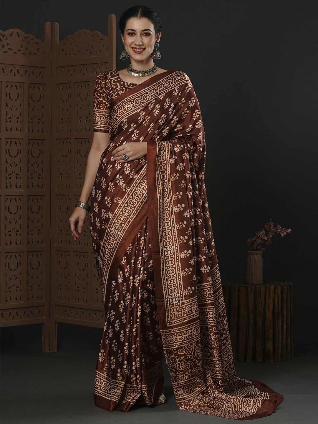 

KALINI Ethnic Motifs Silk Blend Dabu Solid Saree With Matching Blouse, Brown