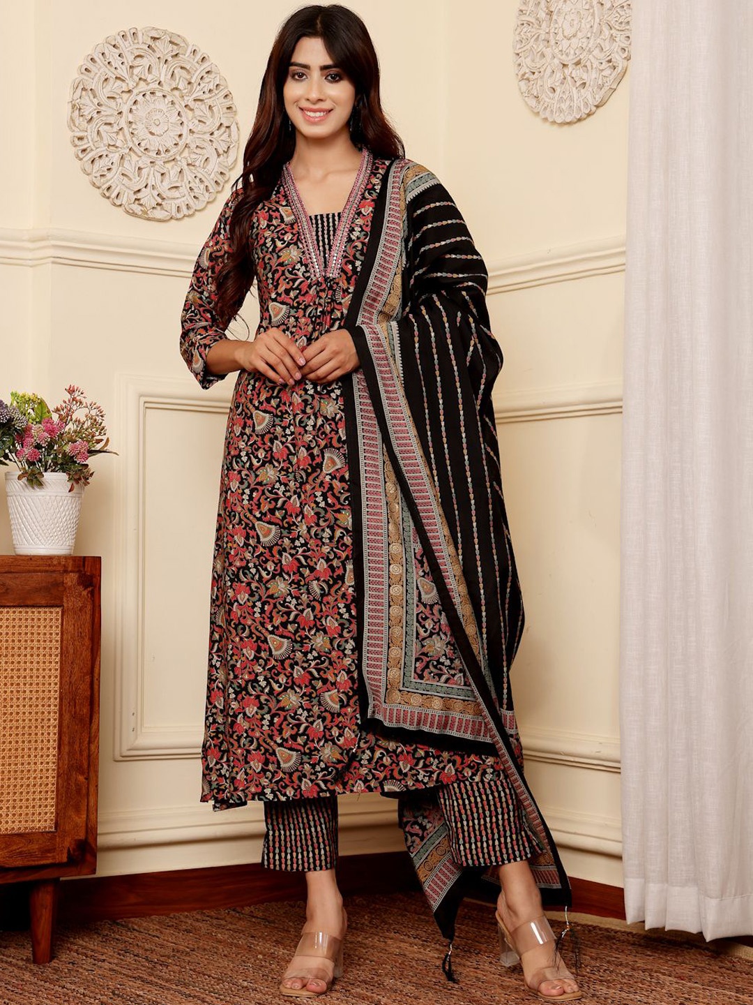 

Varanga Women Floral Printed Regular Sequinned Kurta with Trousers & Dupatta, Black