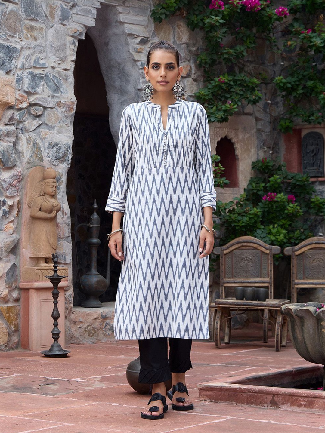 

HOC Crafts Ikkat Woven Kurta, White