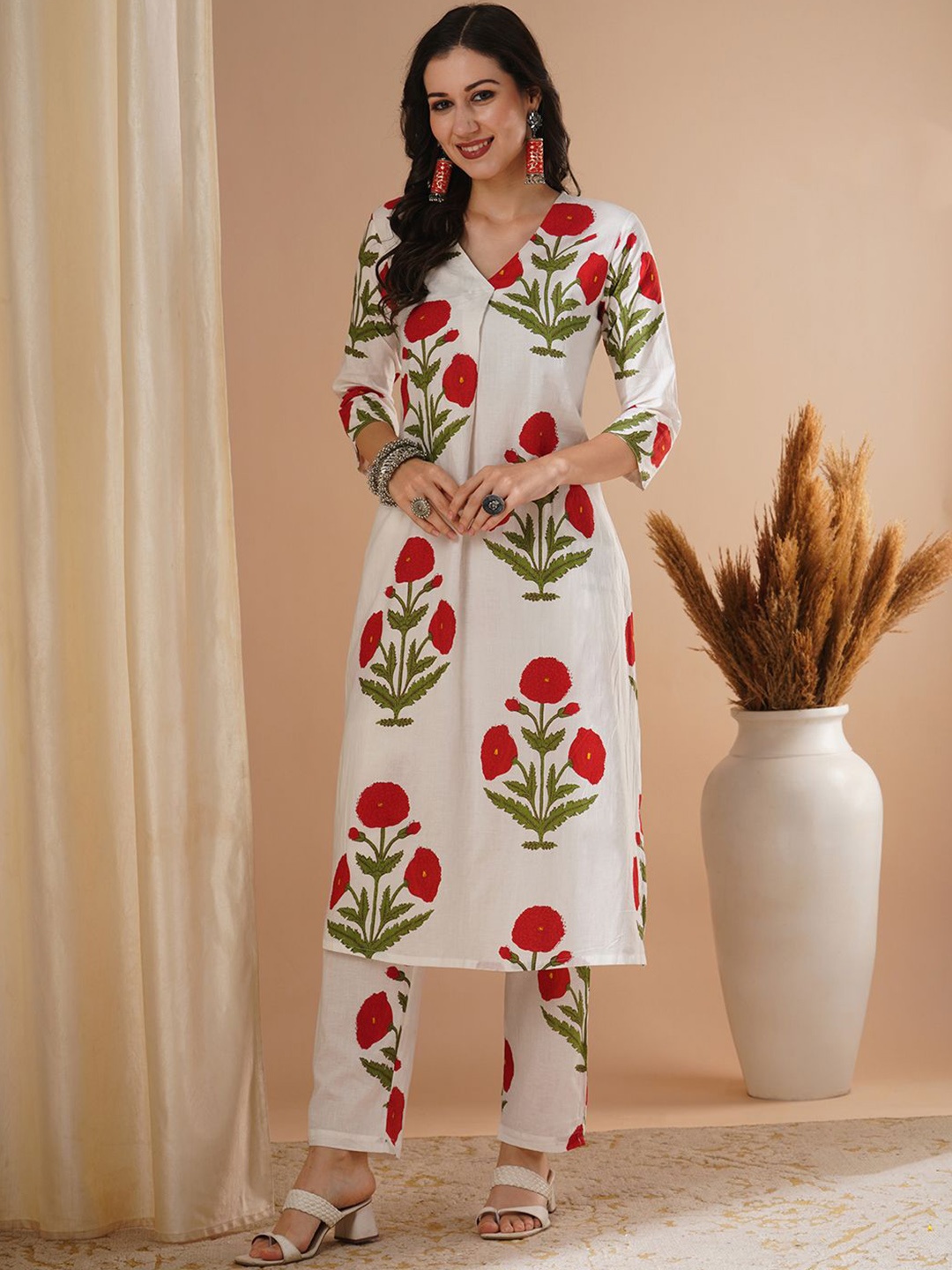 

FASHOR Floral Printed V-Neck A-Line Kurta And Trouser, Off white