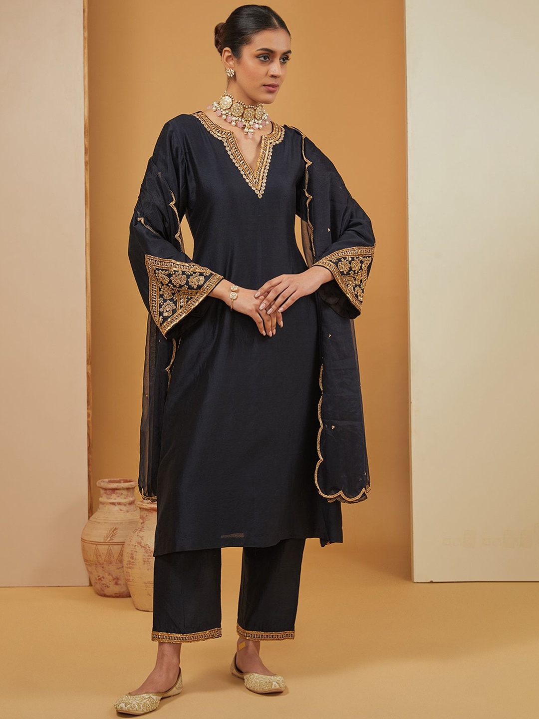 

neha khullar Women Embroidered Flared Sleeves Handloom Kurta, Black