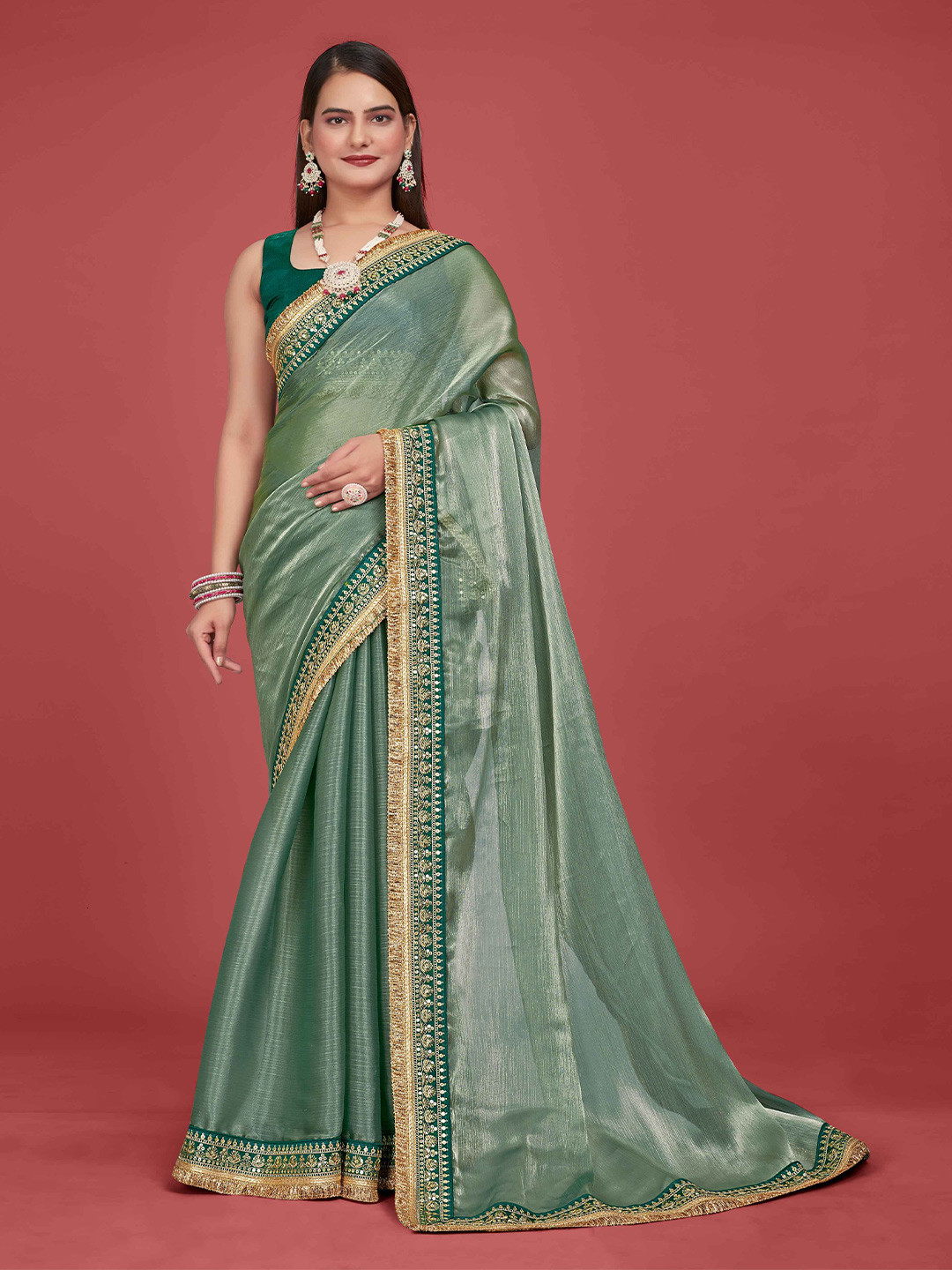 

MANOHARI Embroidered Saree, Green