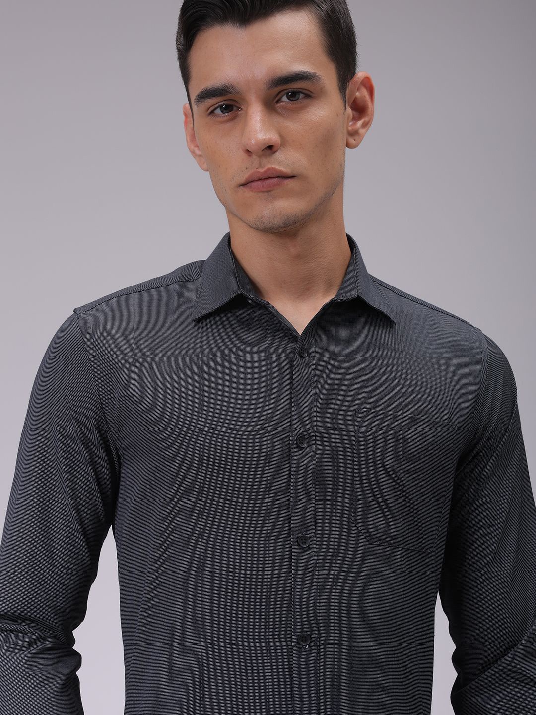 

The Indian Garage Co. X Luxe Men Cutaway Collar Solid Slim Fit Formal Shirt, Black