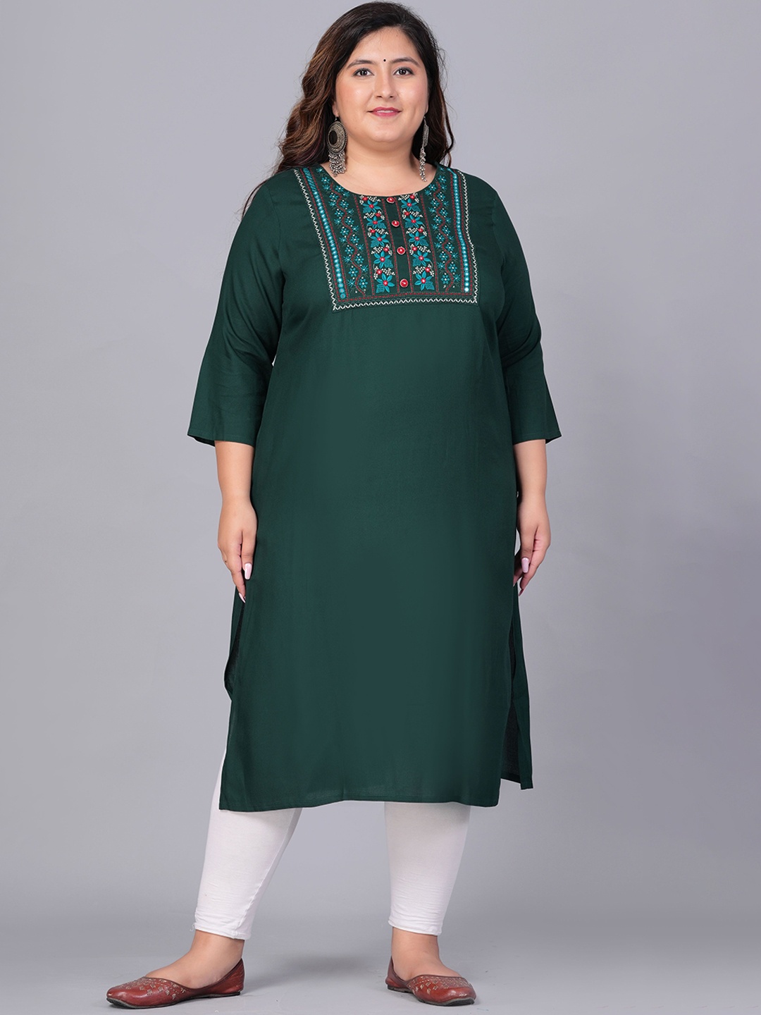 

Sztori Women Yoke Design Thread Work Kurta, Green