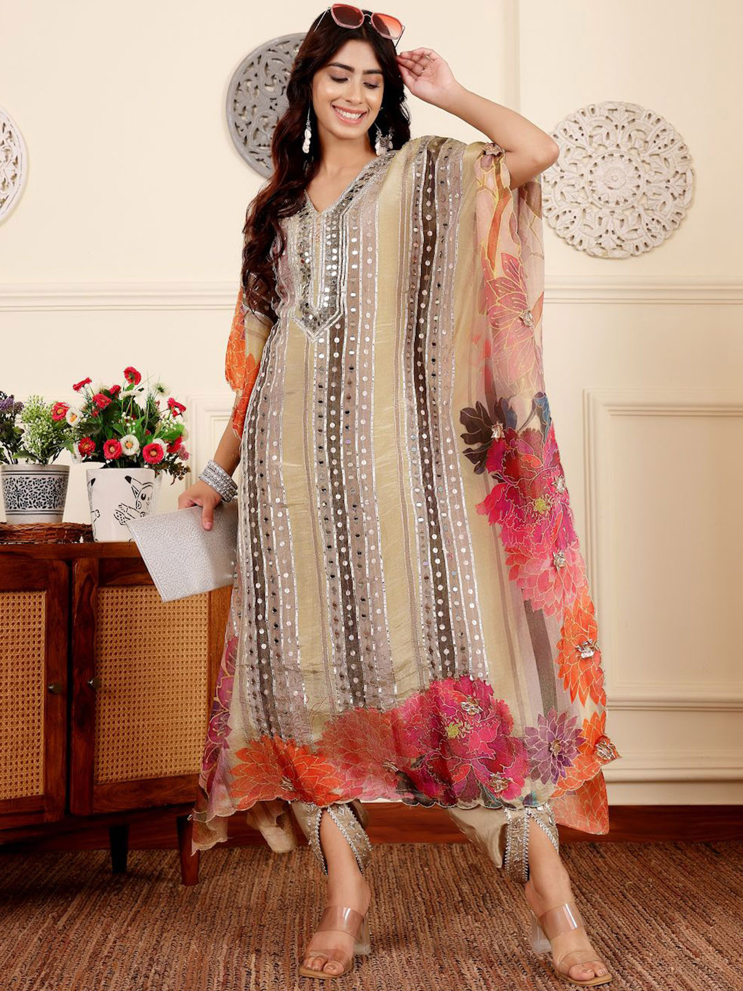 

Varanga Women Floral Embroidered Regular Mirror Work Pure Silk Kurta with Dhoti Pants, Green