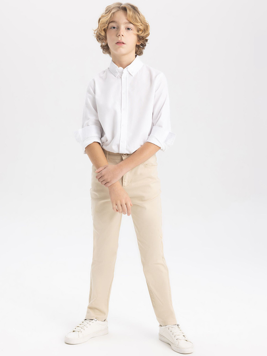 

DeFacto Boys Chinos Regular Fit Solid Trousers, Na