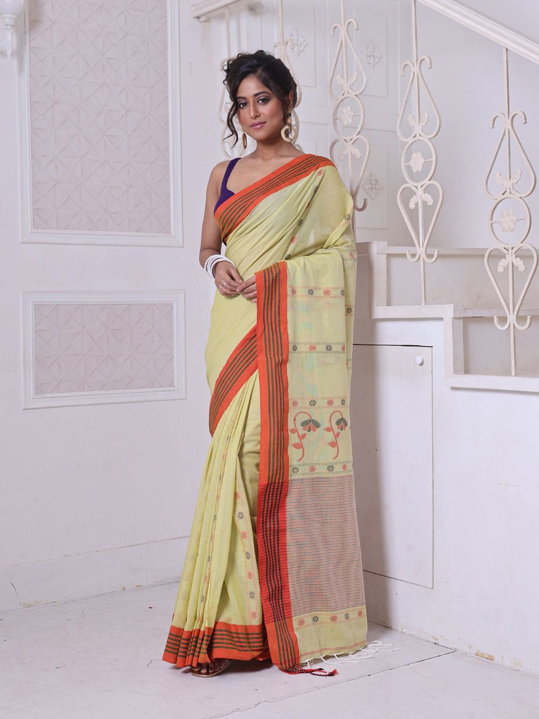 

Charukriti Floral Woven Design Pure Cotton Saree, Yellow