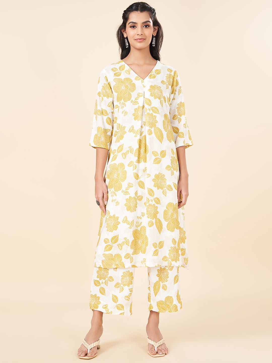 

RANGMANCH BY PANTALOONS Women Floral Printed Regular Kurta with Palazzos, White